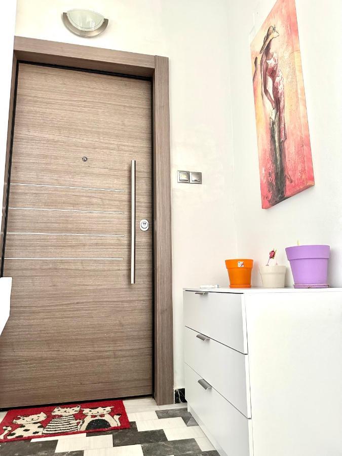 Cozy Apartment With Parking Near The City Center 아테네 외부 사진