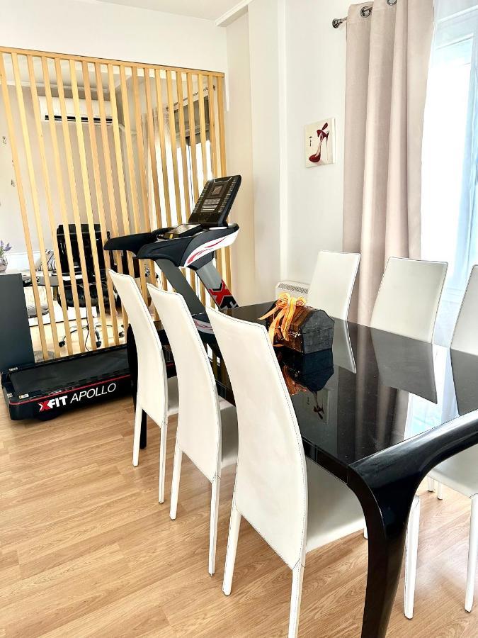 Cozy Apartment With Parking Near The City Center 아테네 외부 사진
